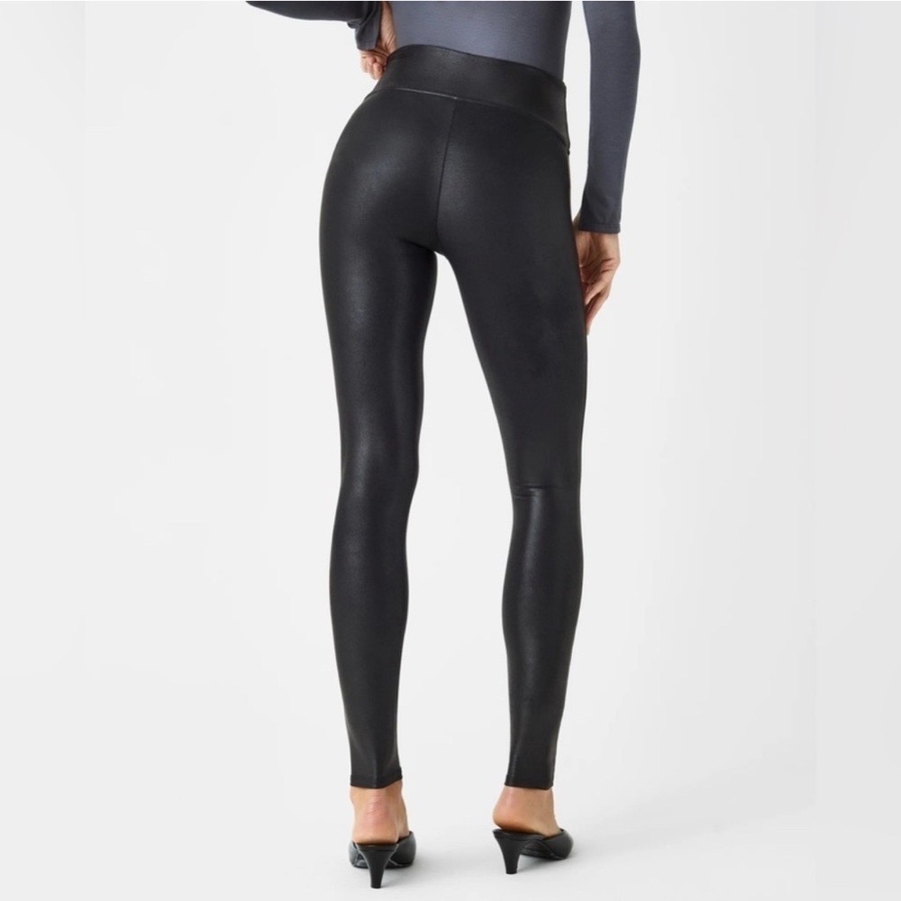 ⭐️ Spanx Size XS Faux Leather Leggings